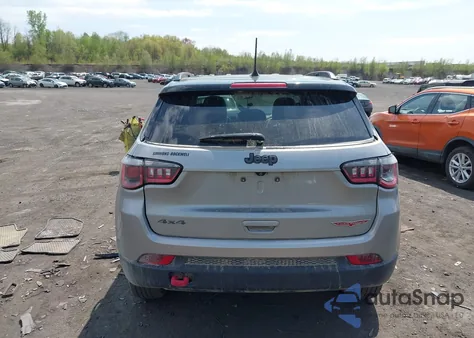 2020 Jeep Compass Trailhawk 4X4 z USA, uszkodzony, nr VIN 3C4NJDDB4LT171685